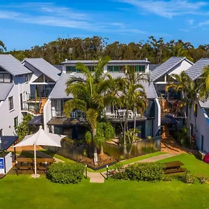 Beachfront 4* Byron Bay