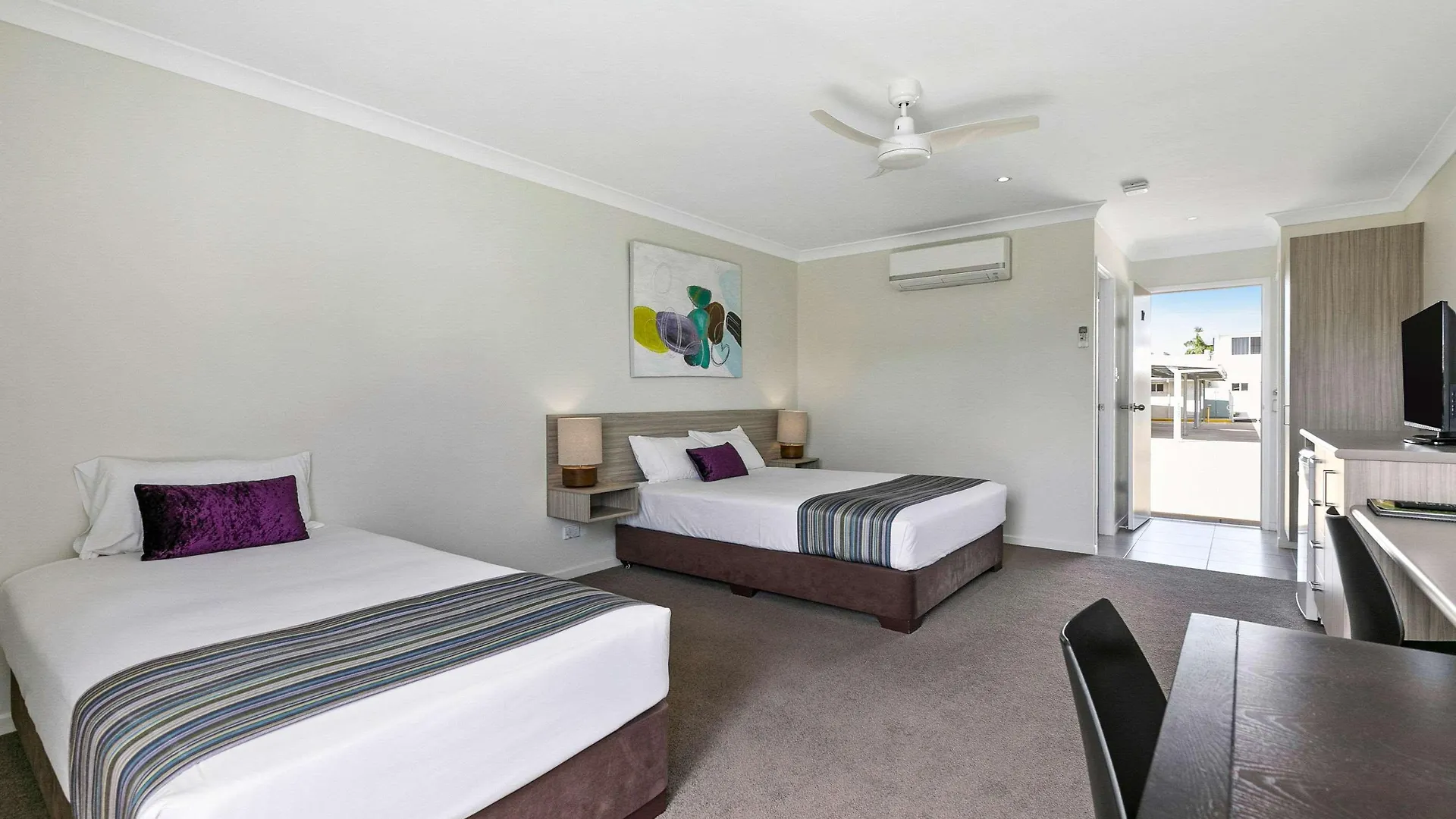 ***  Beachside Boutique Motel Mackay Australia